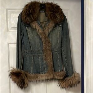 HOT DENIM JACKET WITH RACOON COLLAR AND CUFF. DKNY jeans,sizes.